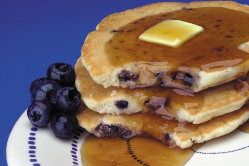 Pancakes cu afine - rețetă de clătite americane pufoase