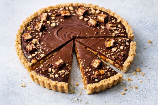 Tartă Snickers cu caramel sărat