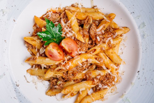 Paste cu carne de porc - mâncare gustoasă, rapidă și sățioasă