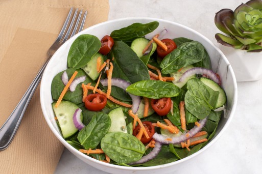 Salată de spanac asortată