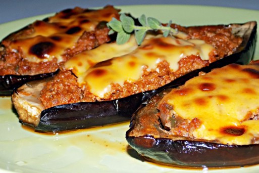 Vinete umpute cu carne la cuptor