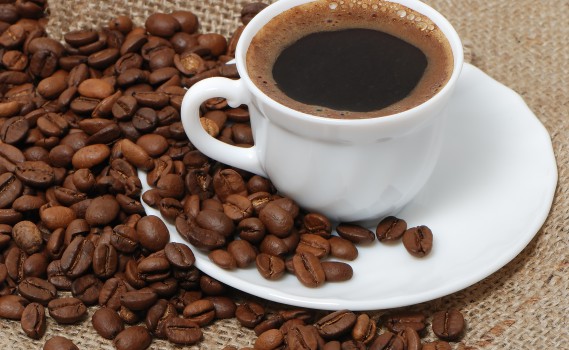 Cafea pe stomacul gol. Să bei sau să nu bei? Ce spun studiile