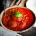 Ingredientul pe care italienii îl adaugă în sosul de roșii pentru un gust mai bogat