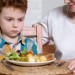 Ce este terapia prin mâncare și ce trebuie să faci dacă copilul tău are nevoie