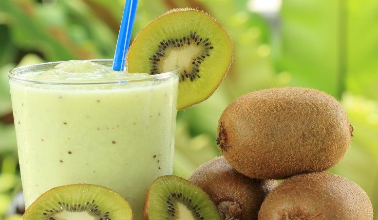 8 smoothie-uri cu kiwi pe care trebuie să le încerci în 2023