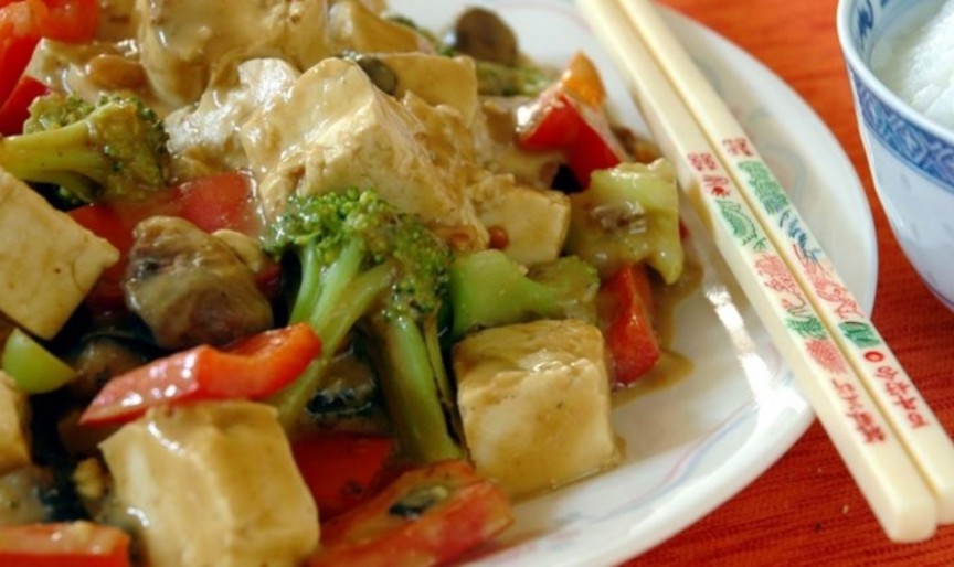 Tofu cu legume, in sos de arahide