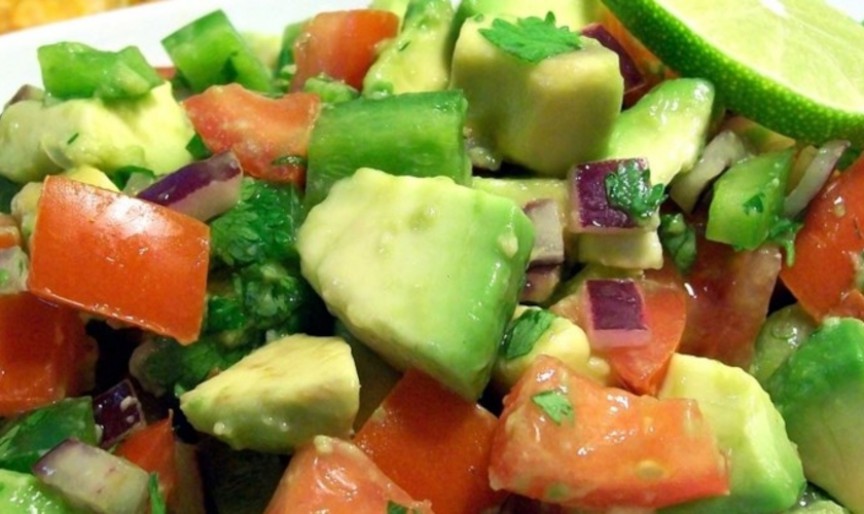 Salata de avocado