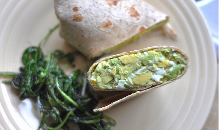 Burrito cu avocado și ou