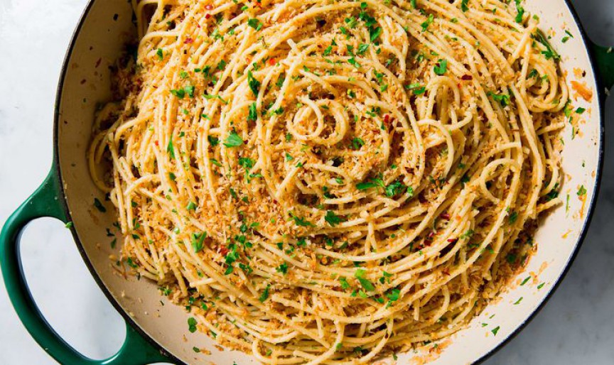 Spaghetti cu usturoi și anșoa