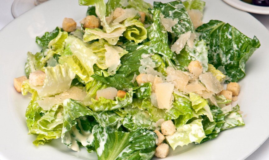 Salată Caesar clasică. Rețeta originală, simplă și gustoasă
