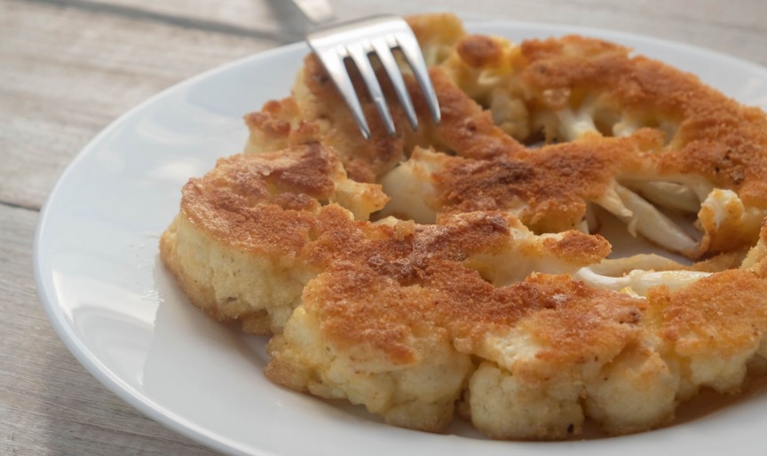 Șnițel de țelină pane - rețeta care înlouiește carnea