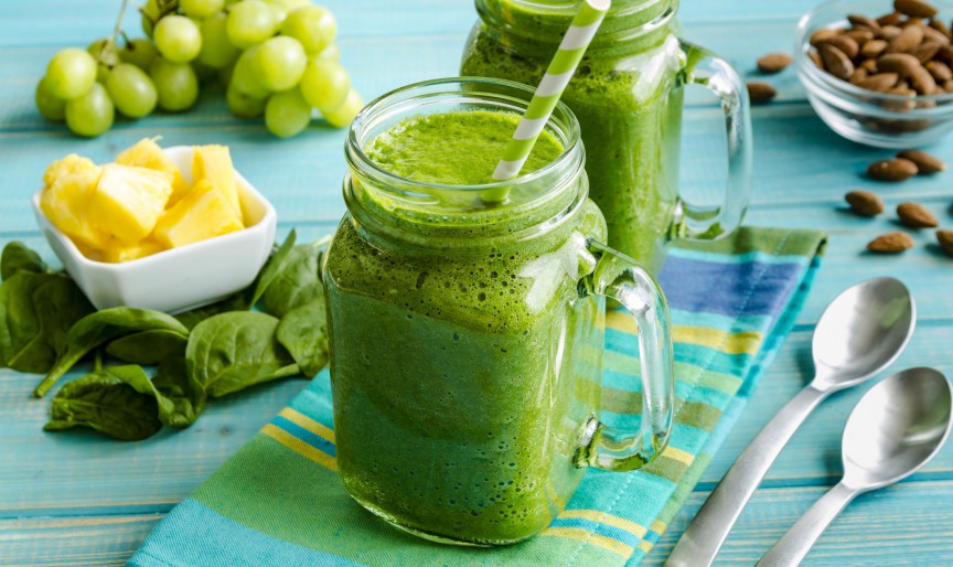 Cum faci un smoothie de detoxifiere - rețetă simplă, beneficii și cum îl consumi corect