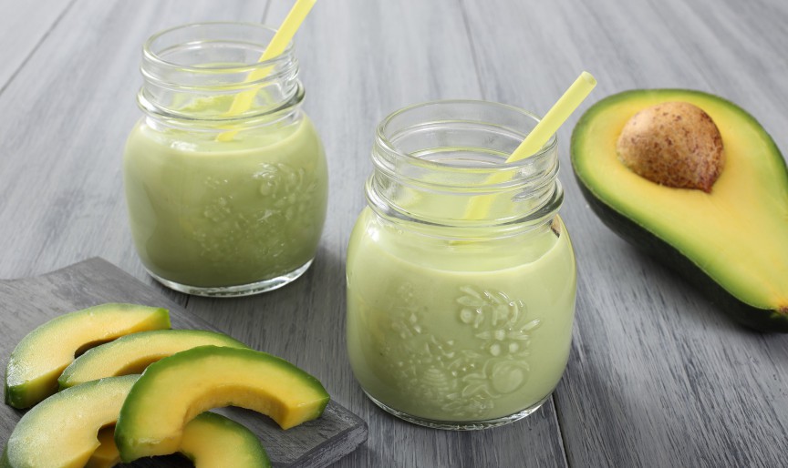 Cum faci un smoothie simplu cu avocado în doar 5 minute