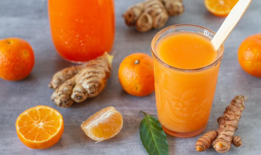 Smoothie energizant cu portocale, mandarine și ghimbir