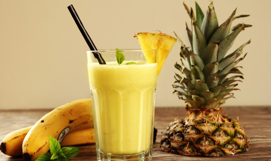 Smoothie cu ananas și banane -  rețetă super simplă și delicioasă