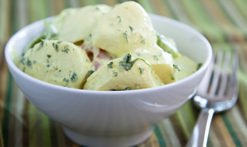 Salată de cartofi cu porumb