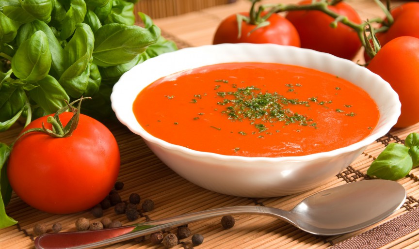 Supă de roșii cu busuioc - O supă sănătoasă și hrănitoare