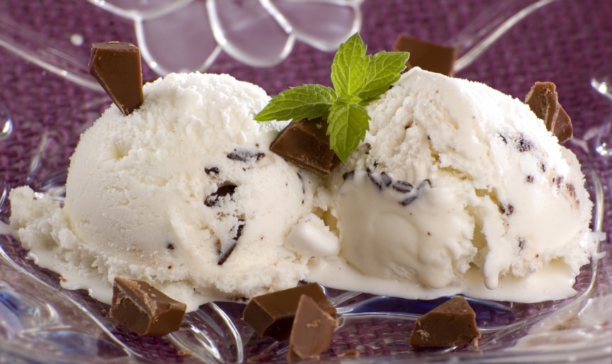 Stracciatella: Înghețata cu bucățele de ciocolată care te va face să te îndrăgostești