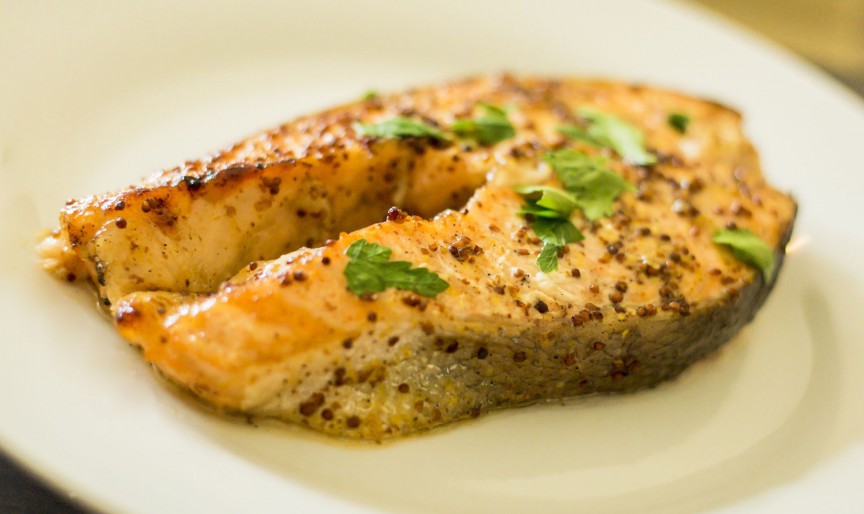 Somon marinat în sos de miere și muștar - la grill sau grătar