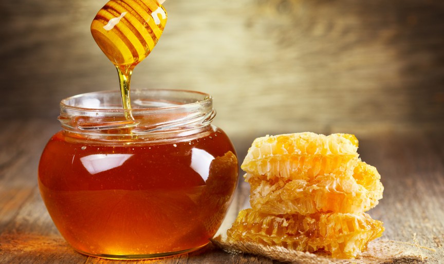 Mierea îngrașă? Câte calorii are o lingură de miere