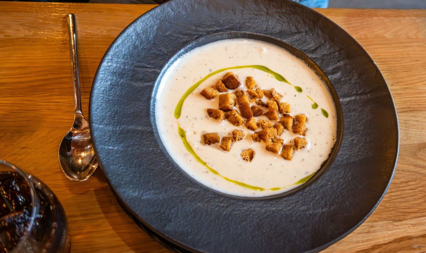 Supă crema de usturoi cu smântână