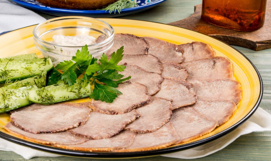 Limbă rasol cu sos de usturoi