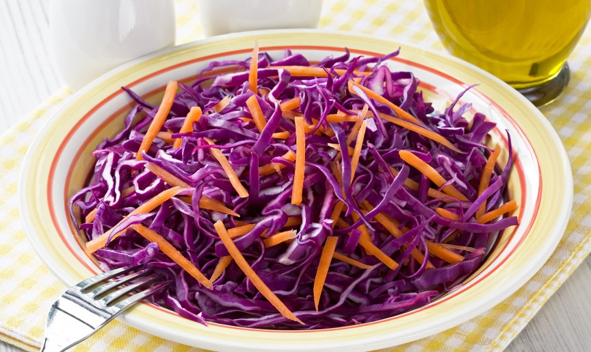 Salată de varză roșie - o explozie de culoare și gust pentru o sănătate de fier!