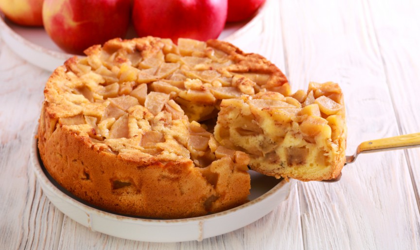 Prăjitură răsturnată cu mere