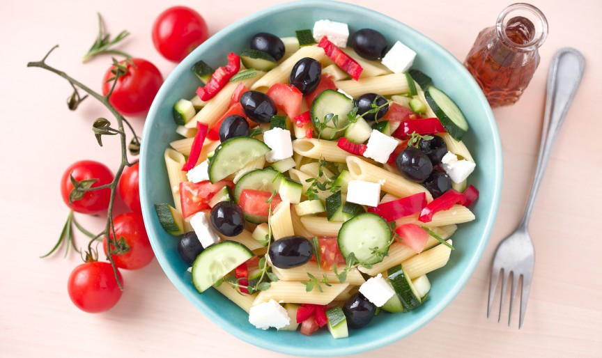 Salată de paste cu legume. Rețetă rapidă (15 min) și sănătoasă