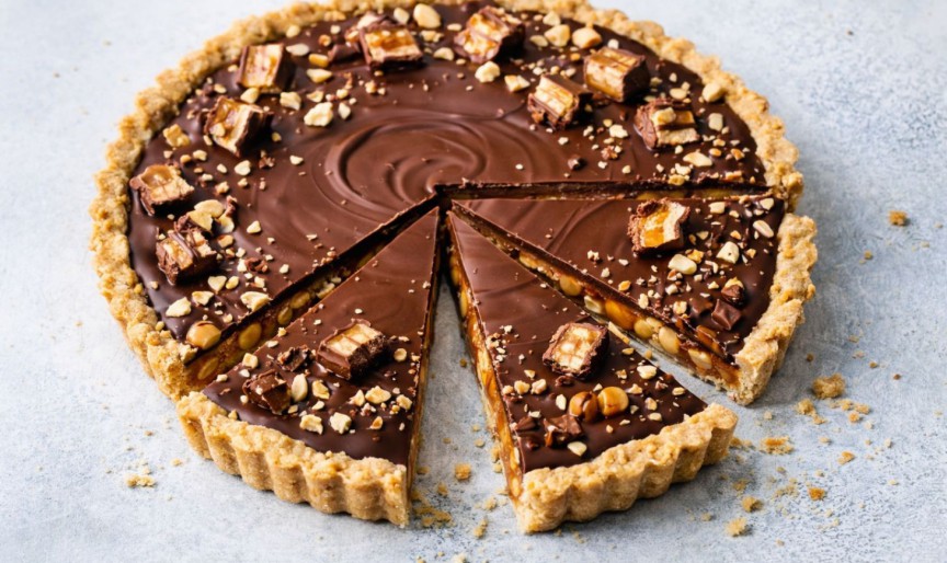 Tartă Snickers cu caramel sărat