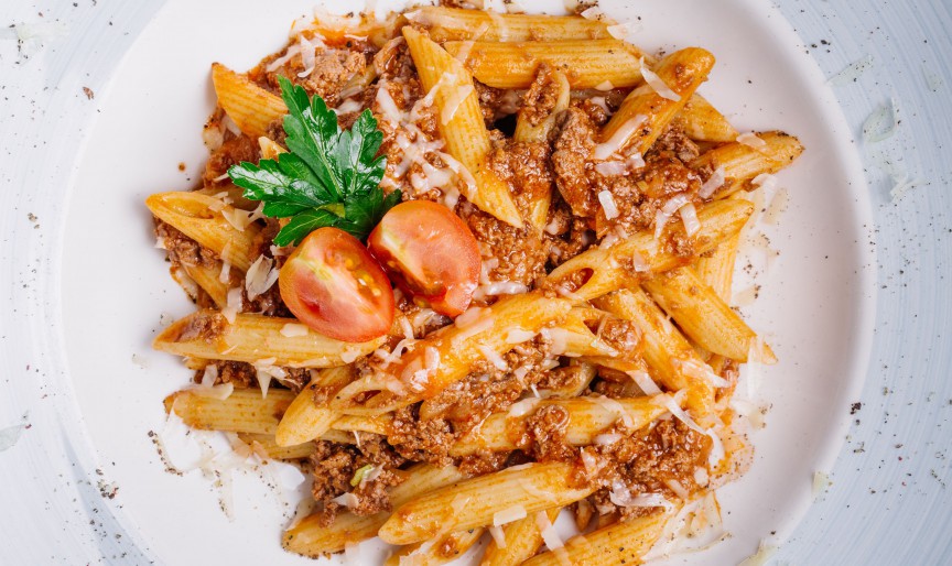 Paste cu carne de porc - mâncare gustoasă, rapidă și sățioasă