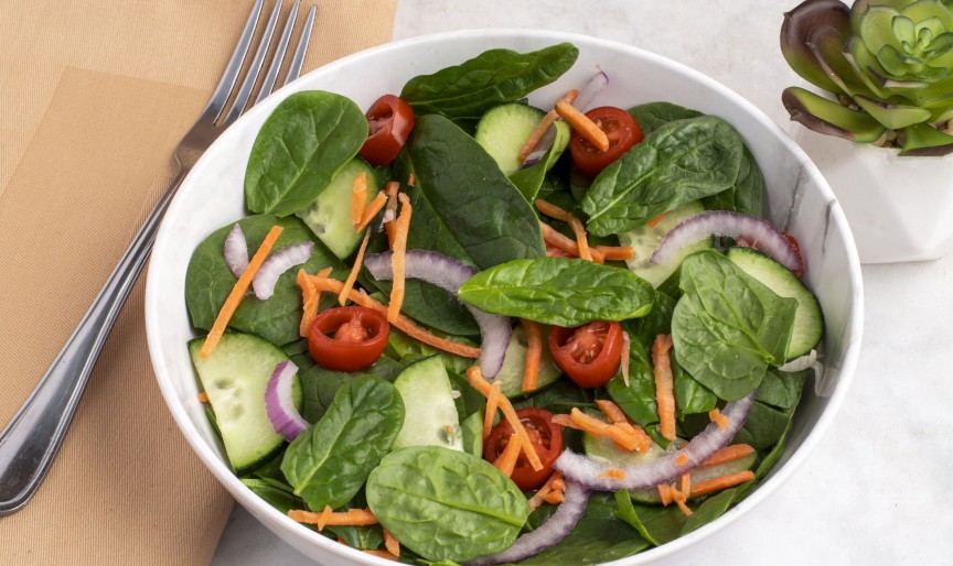 Salată de spanac asortată