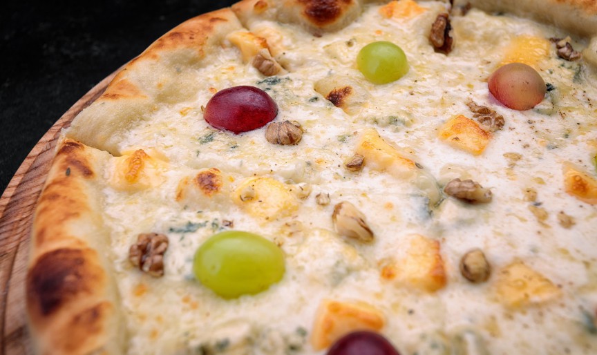 Pizza cu struguri și brânză - o combinație surprinzătoare de arome