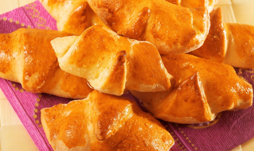 Cornuri din aluat dospit la rece - cu umplutură dulce sau sărată