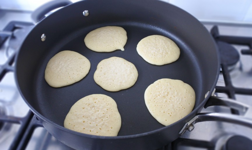 Pikelets - clatite australiene pufoase, perfecte pentru mic dejun sau gustare