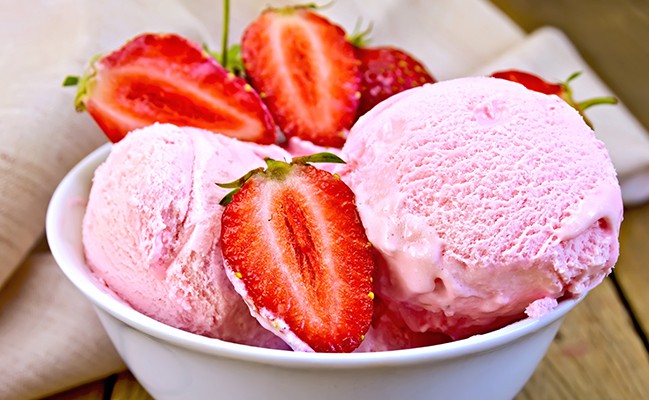 Înghețată de căpșuni și iaurt