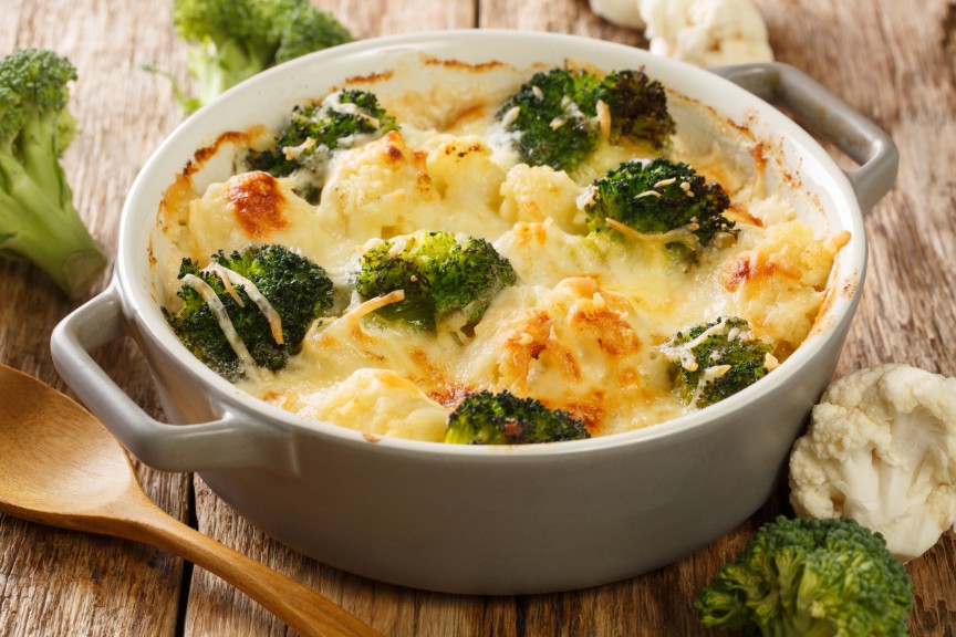 Conopidă și broccoli la cuptor, gratinate cu brânză