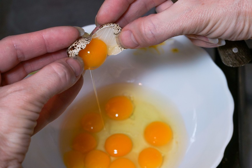oua de prepeliță sparte