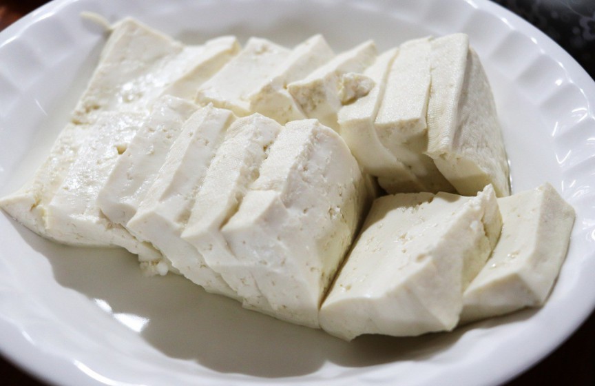 bucati de branza tofu
